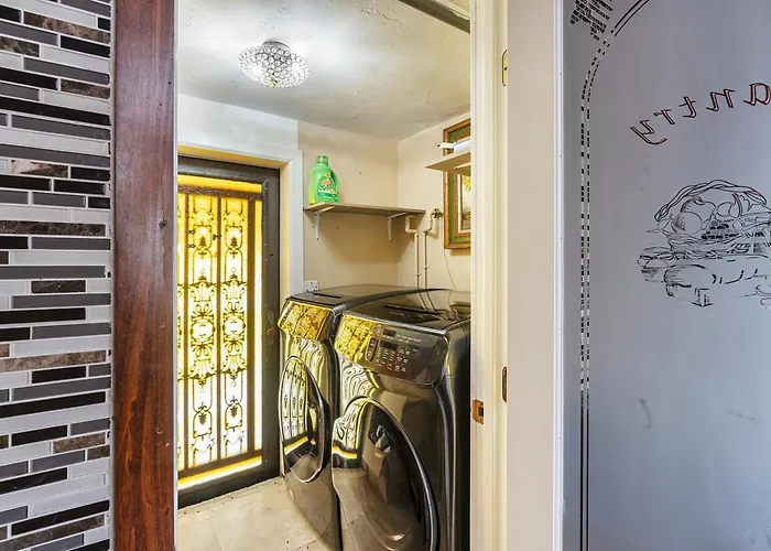 Luxury Waterfront Villa, With Private Hot Tub, Beachs, Aventura Mall Casinos, Restaruants